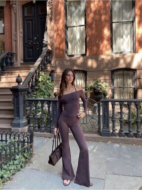 S- CSB BNWT Form Invisible Scrunch Flare Leggings Espresso